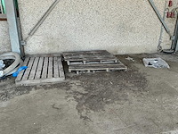 Partij houten palletten en balken - afbeelding 3 van  12