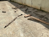 Partij houten palletten en balken - afbeelding 4 van  12