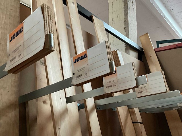 Partij houten planken, balken en latten - afbeelding 8 van  23