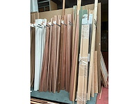 Partij houten planken, balken en latten - afbeelding 17 van  23