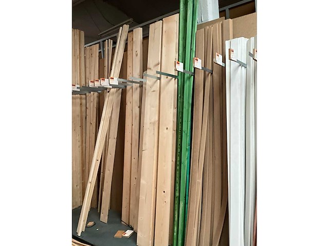 Partij houten planken, balken en latten - afbeelding 18 van  23