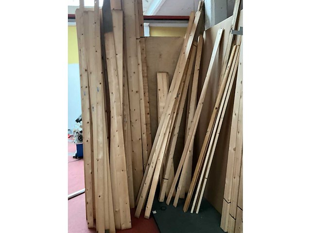 Partij houten planken, balken en latten - afbeelding 21 van  23