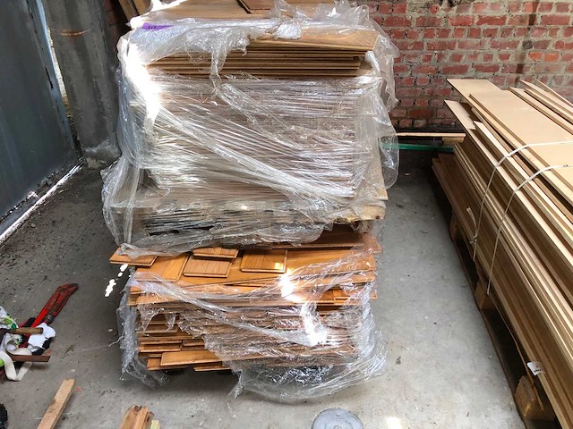 Partij houten planken – complete pallet - afbeelding 1 van  2