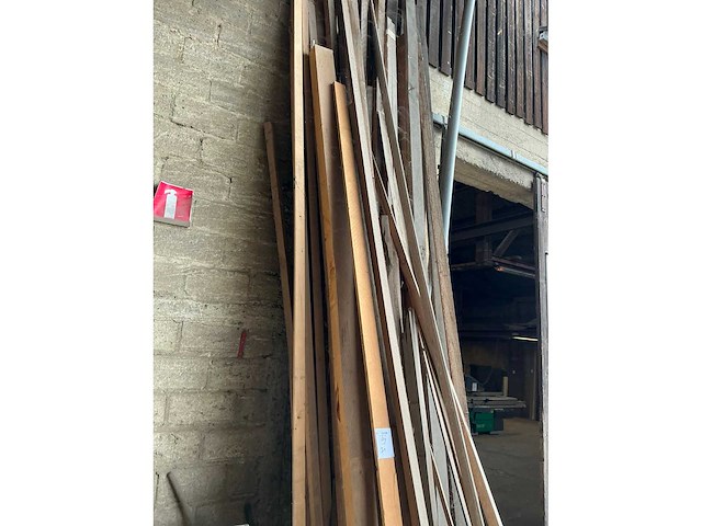 Partij houten planken en balken - afbeelding 3 van  11