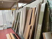 Partij houten planken, latten en wandpanelen - afbeelding 12 van  21