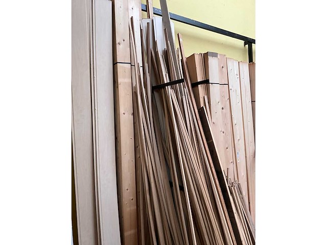 Partij houten planken, latten en wandpanelen - afbeelding 16 van  21