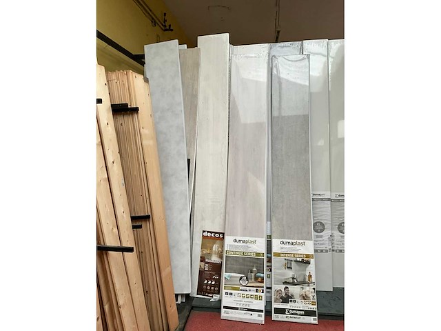 Partij houten planken, latten en wandpanelen - afbeelding 19 van  21