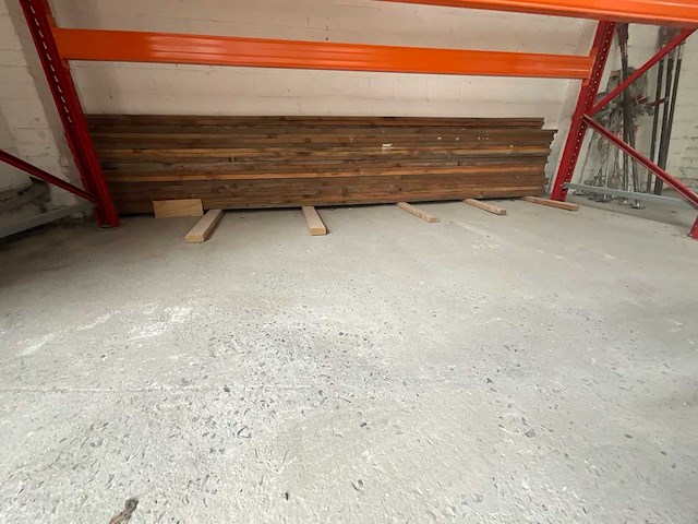 Partij houten planken - afbeelding 1 van  2