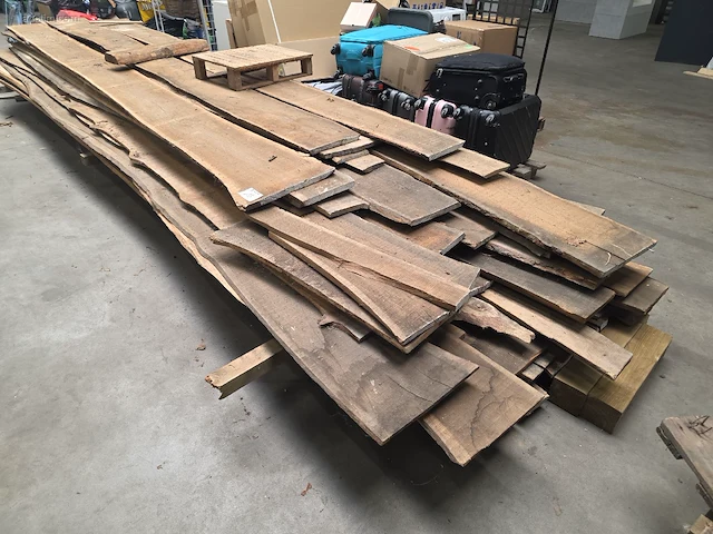 Partij houten planken - afbeelding 1 van  4