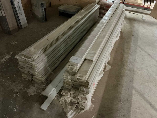 Partij houten plinten - afbeelding 6 van  12