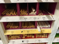 Partij houten, pvc, metalen en alu profielen en lijsten - afbeelding 7 van  16