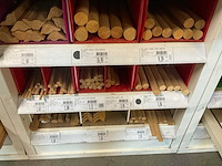 Partij houten, pvc, metalen en alu profielen en lijsten - afbeelding 8 van  16