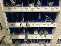 Partij houten, pvc, metalen en alu profielen en lijsten - afbeelding 15 van  16