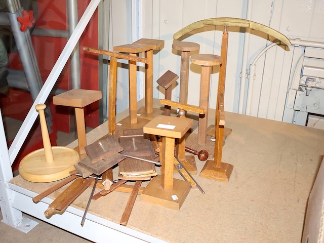 Partij houten staanders - afbeelding 1 van  5