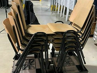 Partij houten stapelstoelen ongeveer 40 stuks. - afbeelding 1 van  3