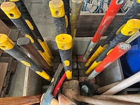 Partij houten stelen en handgereedschap - afbeelding 5 van  6