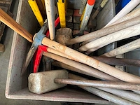 Partij houten stelen en handgereedschap - afbeelding 6 van  6