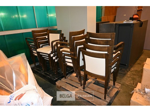 Partij houten stoelen - afbeelding 1 van  5