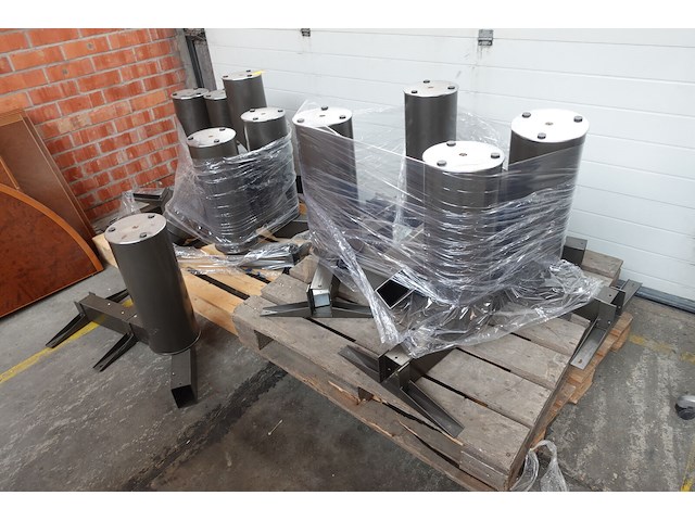 Partij houten tafels + metalen onderstel - afbeelding 3 van  10