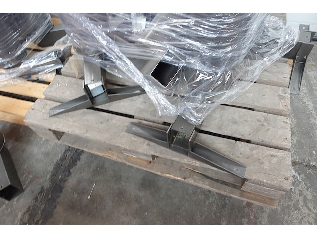 Partij houten tafels + metalen onderstel - afbeelding 5 van  10