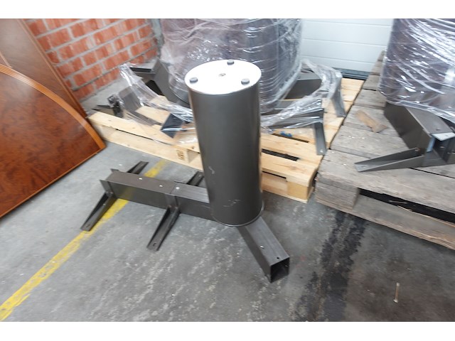 Partij houten tafels + metalen onderstel - afbeelding 6 van  10