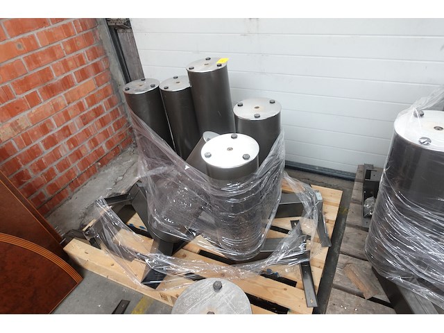 Partij houten tafels + metalen onderstel - afbeelding 7 van  10