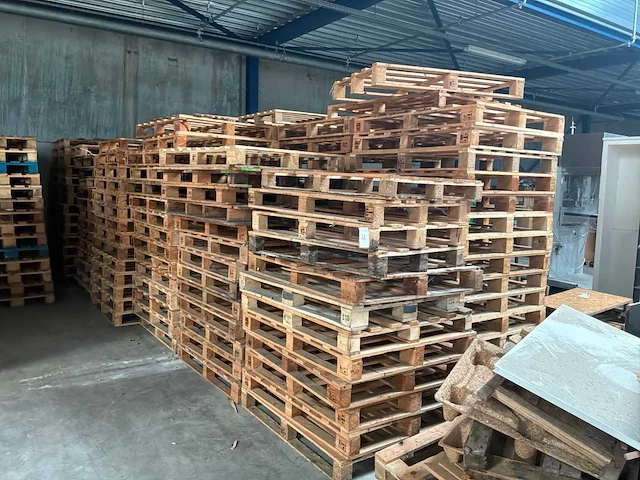 Partij houten wegwerp pallet - afbeelding 3 van  4