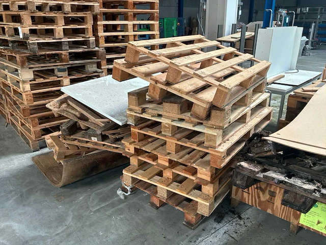 Partij houten wegwerp pallet - afbeelding 4 van  4