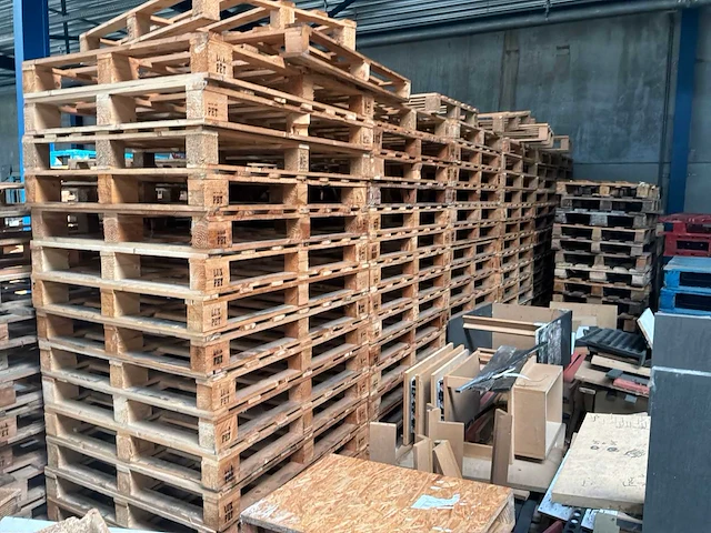 Partij houten wegwerp pallet - afbeelding 2 van  4