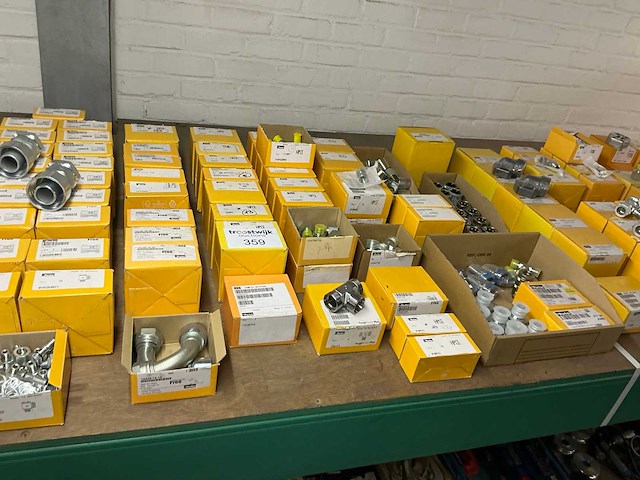 Partij hydrauliek componenten - afbeelding 1 van  6