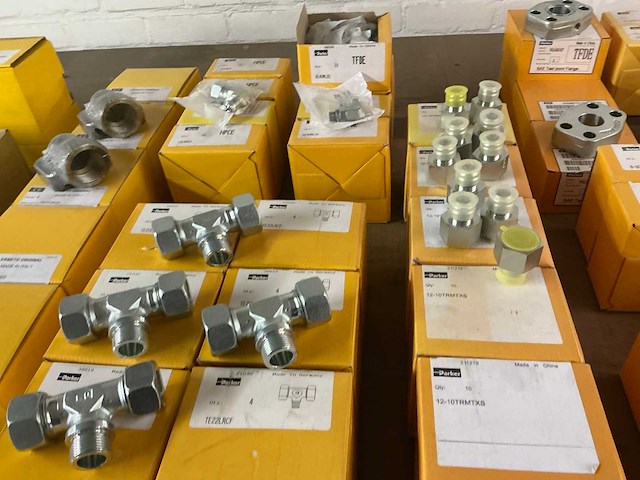 Partij hydrauliek componenten - afbeelding 3 van  9