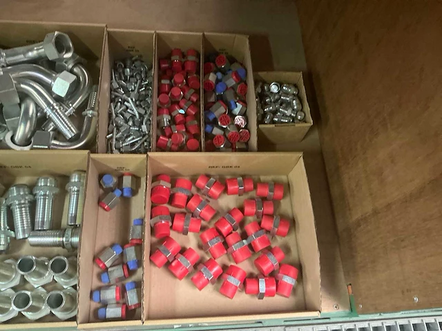 Partij hydrauliek pers-en slangkoppelingen - afbeelding 2 van  7
