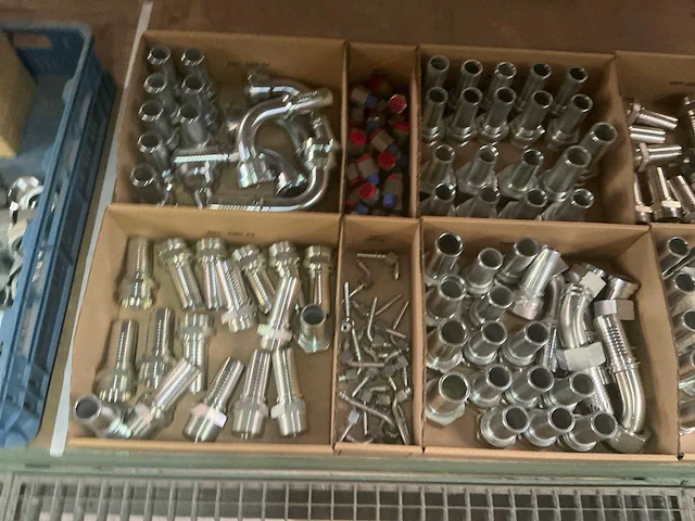 Partij hydrauliek pers-en slangkoppelingen - afbeelding 6 van  7