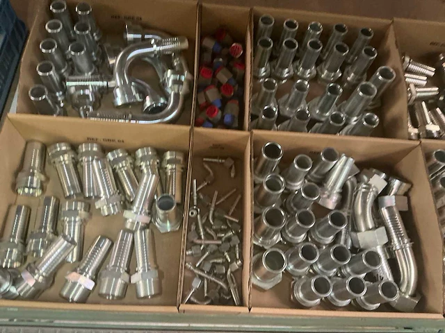 Partij hydrauliek pers-en slangkoppelingen - afbeelding 7 van  7