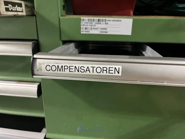 Partij hydraulische componenten, accumulatoren en meetapparatuur - afbeelding 6 van  64