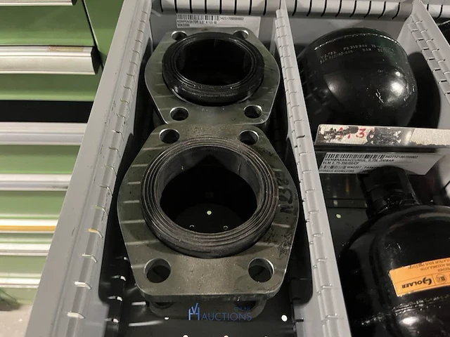 Partij hydraulische componenten, accumulatoren en meetapparatuur - afbeelding 9 van  64