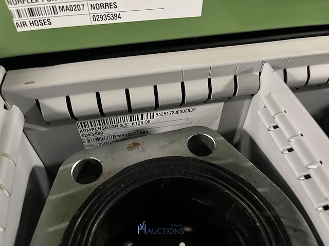 Partij hydraulische componenten, accumulatoren en meetapparatuur - afbeelding 10 van  64