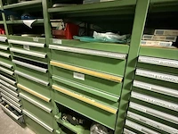 Partij hydraulische componenten, accumulatoren en meetapparatuur