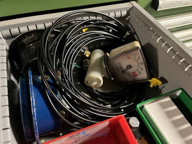 Partij hydraulische componenten, accumulatoren en meetapparatuur - afbeelding 17 van  64