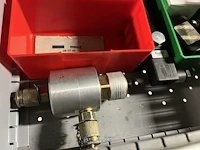 Partij hydraulische componenten, accumulatoren en meetapparatuur - afbeelding 19 van  64