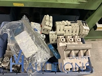 Partij hydraulische componenten, accumulatoren en meetapparatuur - afbeelding 12 van  64