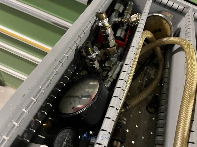 Partij hydraulische componenten, accumulatoren en meetapparatuur - afbeelding 29 van  64