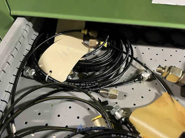 Partij hydraulische componenten, accumulatoren en meetapparatuur - afbeelding 30 van  64