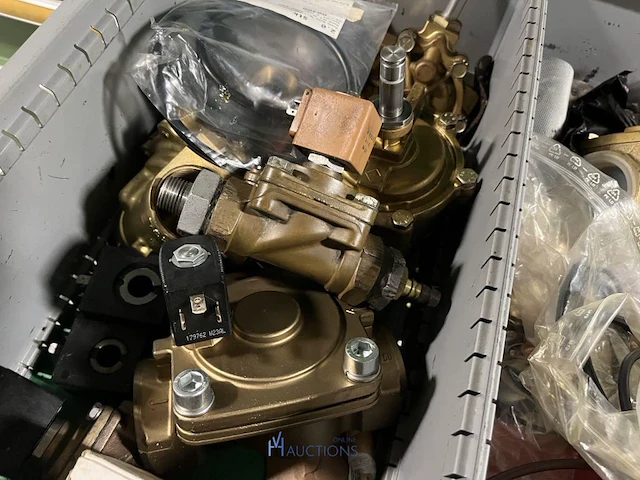 Partij hydraulische componenten, accumulatoren en meetapparatuur - afbeelding 36 van  64