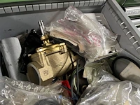 Partij hydraulische componenten, accumulatoren en meetapparatuur - afbeelding 38 van  64