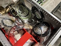 Partij hydraulische componenten, accumulatoren en meetapparatuur - afbeelding 39 van  64