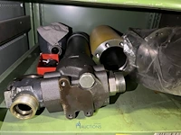 Partij hydraulische componenten, accumulatoren en meetapparatuur - afbeelding 42 van  64
