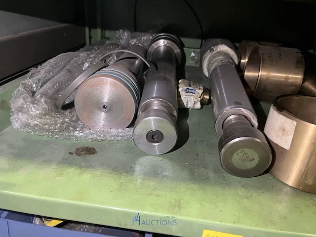 Partij hydraulische componenten, accumulatoren en meetapparatuur - afbeelding 47 van  64