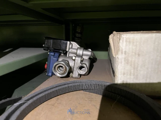 Partij hydraulische componenten, accumulatoren en meetapparatuur - afbeelding 55 van  64