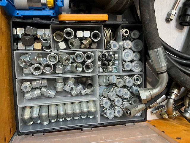 Partij hydraulische componenten - afbeelding 3 van  8